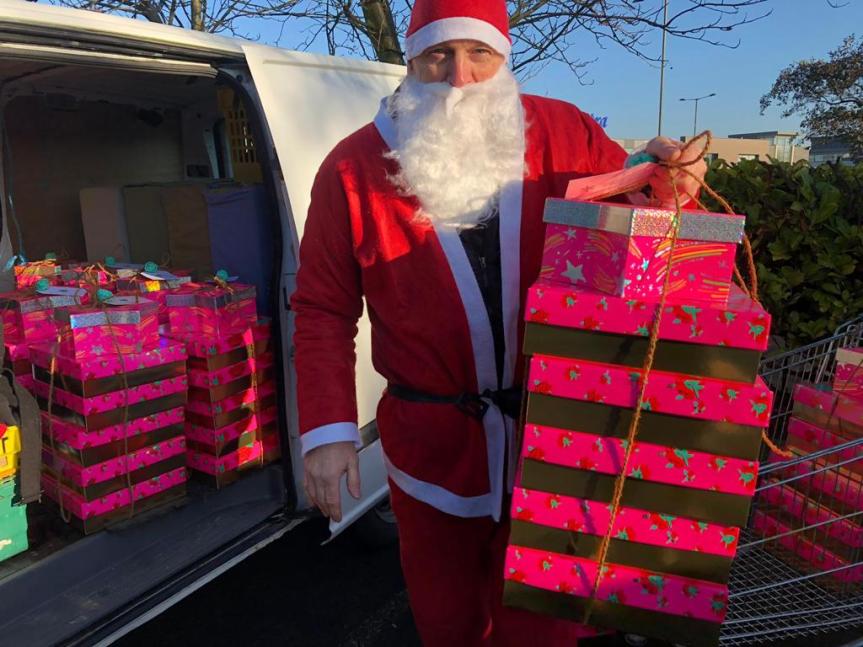 Picture of Santa delivering boxes